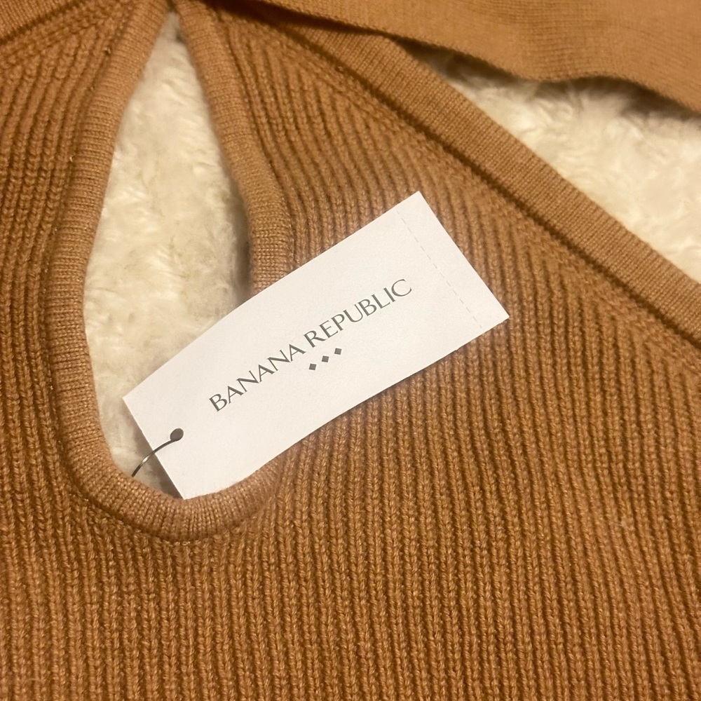 Brand new ! Banana Republic Tan Knit Pullover
